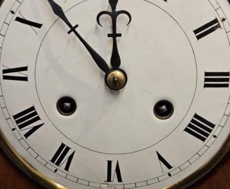 Superb 8 Day Gong Chiming Mantel Clock - Image 5