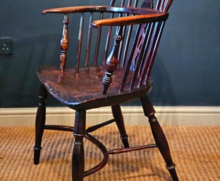 Victorian Low Back Yew and Elm Wood Windsor Chair - Image 2