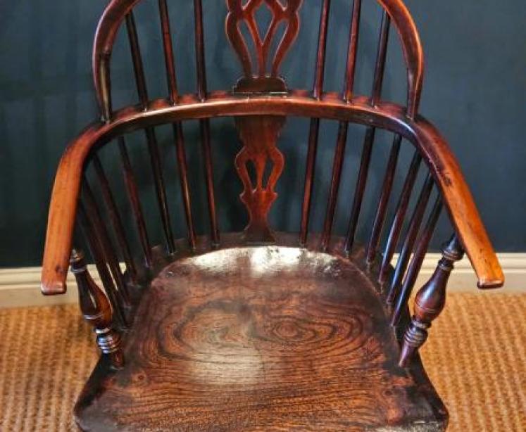 Victorian Low Back Yew and Elm Wood Windsor Chair - Image 4
