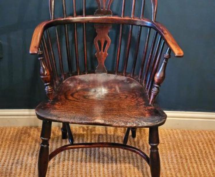 Victorian Low Back Yew and Elm Wood Windsor Chair - Image 6