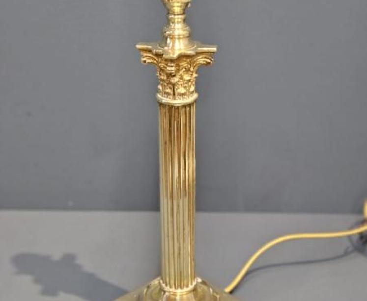 Edwardian Brass Corinthian Column Table Lamp - Image 2