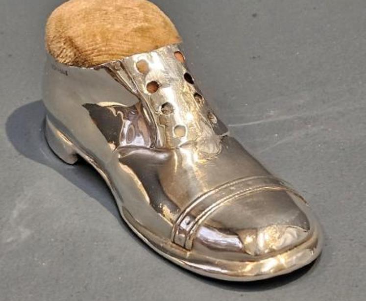 Edwardian Silver Shoe Pin Cushion - Image 3