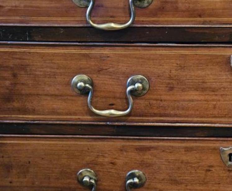 Regency Mahogany Satinwood Crossbanded Chest of Drawers - Image 3