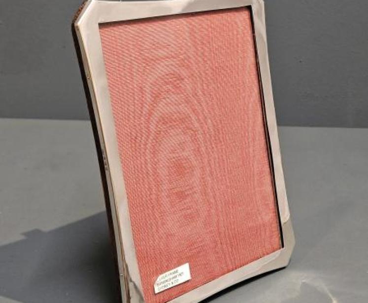 George V Swept Edge Silver Photo Frame - Image 6