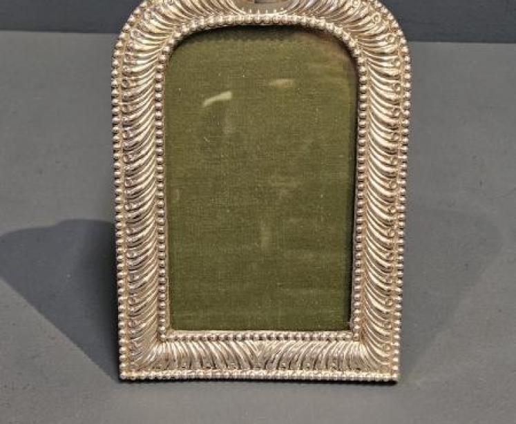 Victorian Silver Arched Top Photo Frame - Image 1