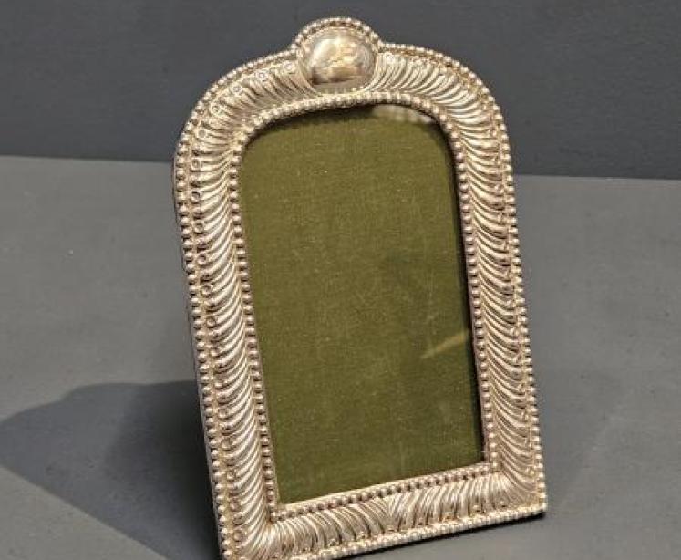 Victorian Silver Arched Top Photo Frame - Image 2
