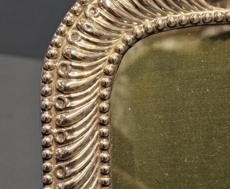 Victorian Silver Arched Top Photo Frame - Image 3