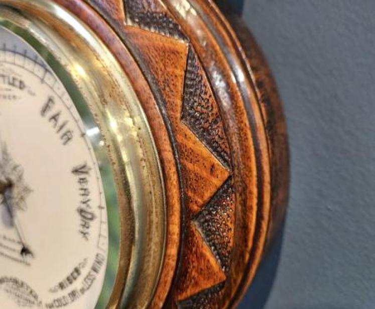 Small Victorian Carved Oak Banjo Barometer - Image 5
