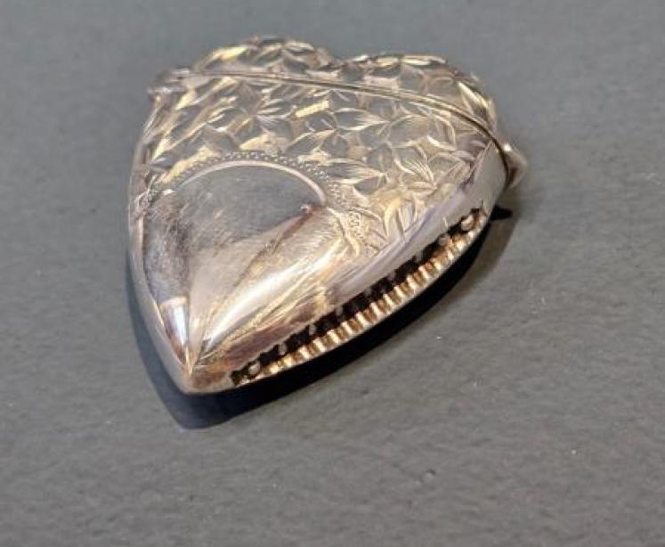 Engraved Silver Heart Shaped Vesta Case - Image 3