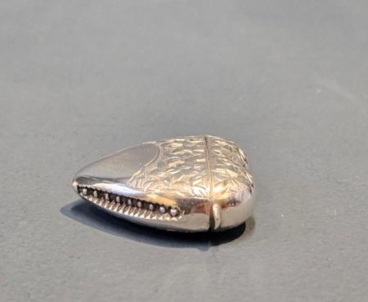 Engraved Silver Heart Shaped Vesta Case - Image 4