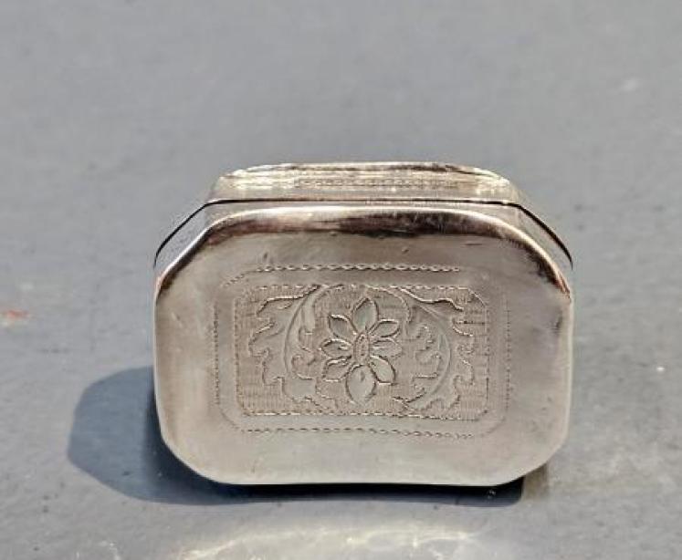 Unusual Curved Silver Vinaigrette  - Image 5