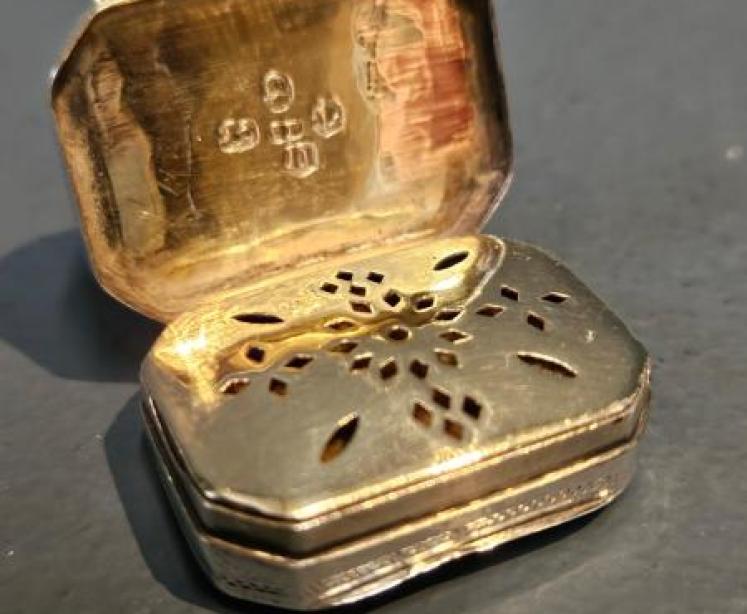 Unusual Curved Silver Vinaigrette  - Image 6