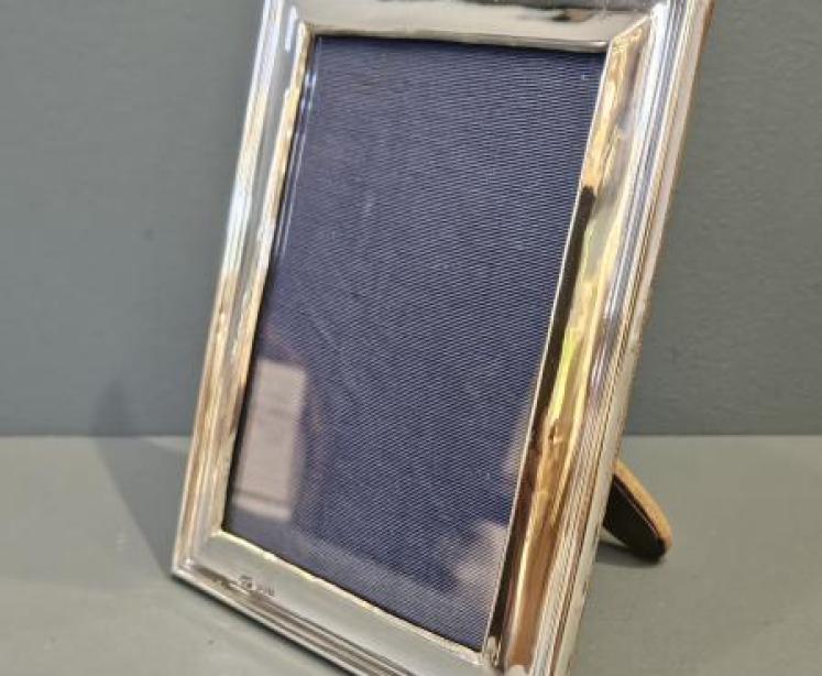 George V Silver Arched Top Photo Frame  - Image 2