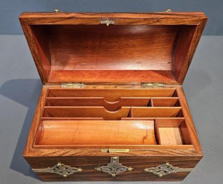 Immaculate Victorian Walnut Stationary Box - Image 3