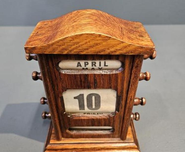 Small Edwardian Oak Perpetual Desk Calendar - Image 5