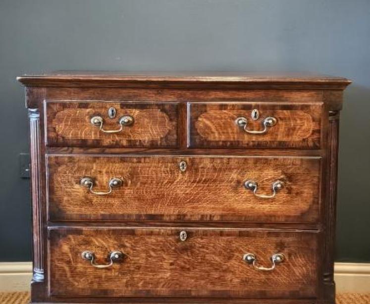 Small George III Country House Oak Chest of Drawers  - Image 1