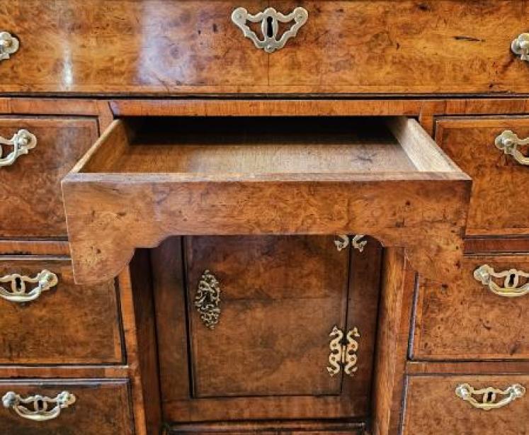 George II Walnut Kneehole Desk - Image 4