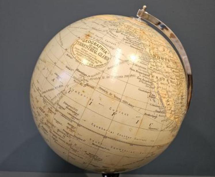 1930's Geographia 10" Paper Mache Globe - Image 4