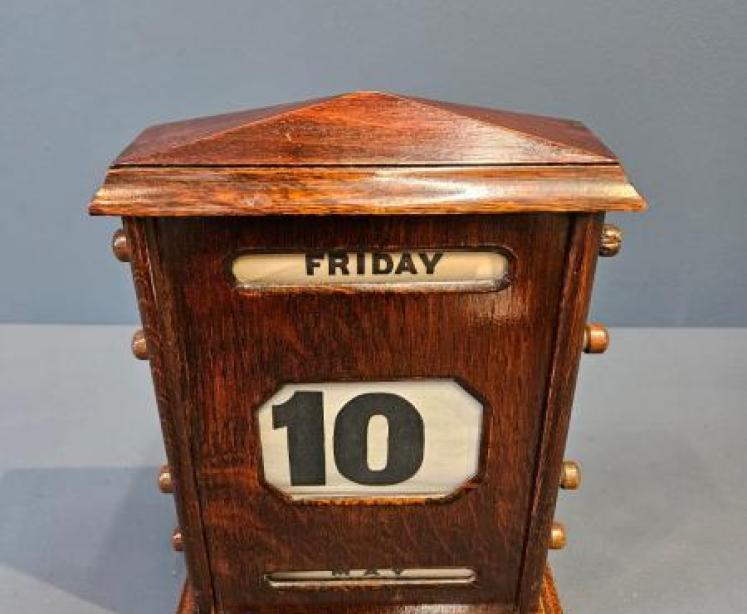 Edwardian Oak Perpetual Desk Calendar - Image 6