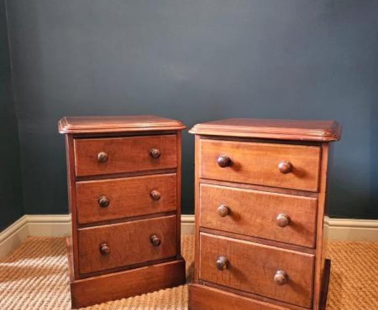 Pair of Victorian Mahogany Three Drawer Bedside Chests - Image 1