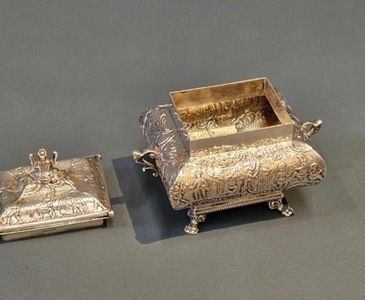 Outstanding Victorian Dutch Sterling Silver Tea Caddy - Image 6