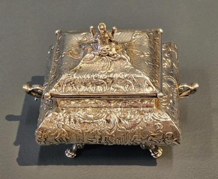 Outstanding Victorian Dutch Sterling Silver Tea Caddy - Image 7