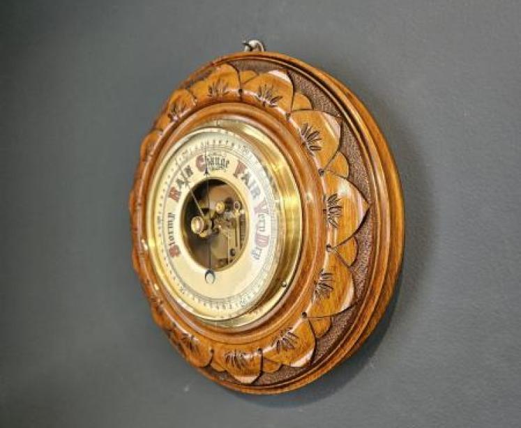 Late Victorian Walnut Cased Aneroid Barometer - Image 3