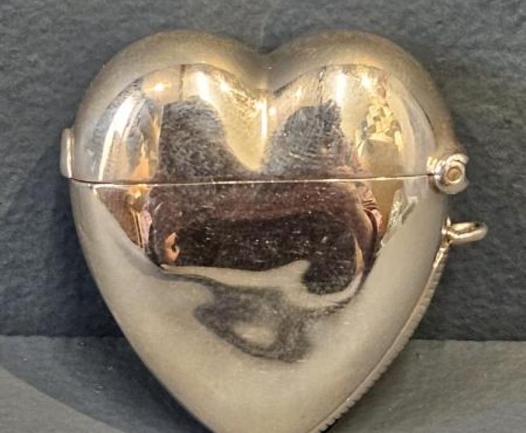 Victorian Silver Heart Shaped Vesta Case - Image 4