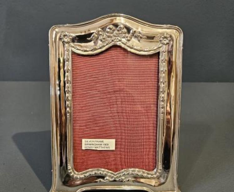 Edwardian Silver Floral Swag Design Photo Frame - Image 1