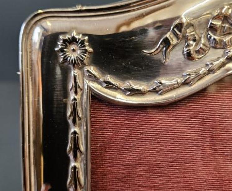 Edwardian Silver Floral Swag Design Photo Frame - Image 3