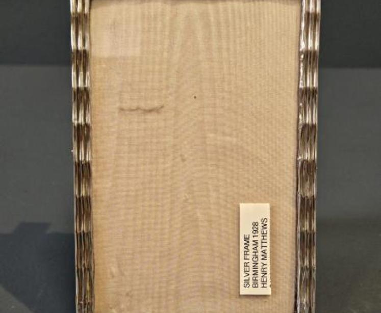 Edwardian Silver Ribbed Design Photo Frame - Image 3