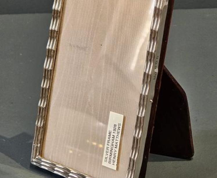 Edwardian Silver Ribbed Design Photo Frame - Image 6