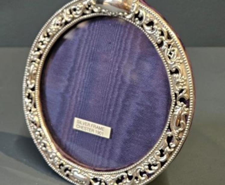 Victorian Embossed Chester Silver Photo Frame - Image 4