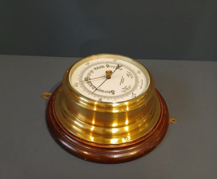 Victorian Barker of Kensington Bulkhead Barometer  - Image 6