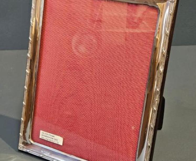 Silver Ribbon Border Photo Frame - Image 7