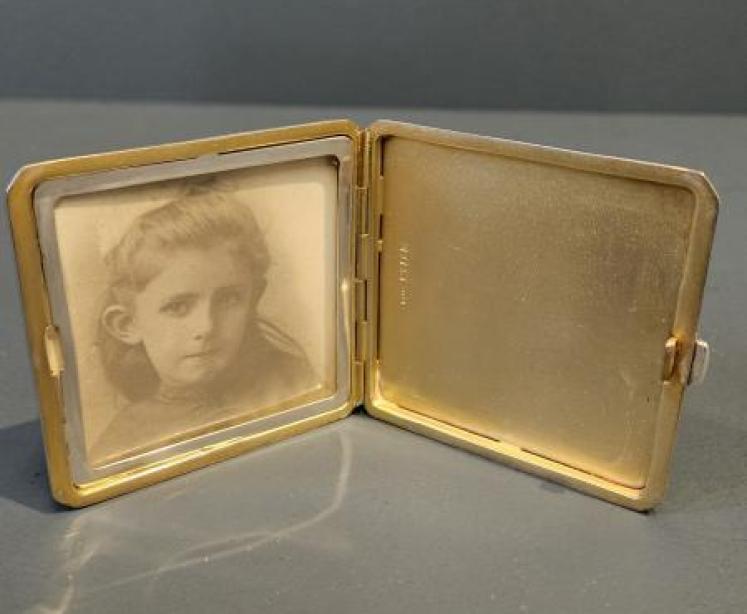 Engine Turned Silver Travelling Photo Frame - Image 1