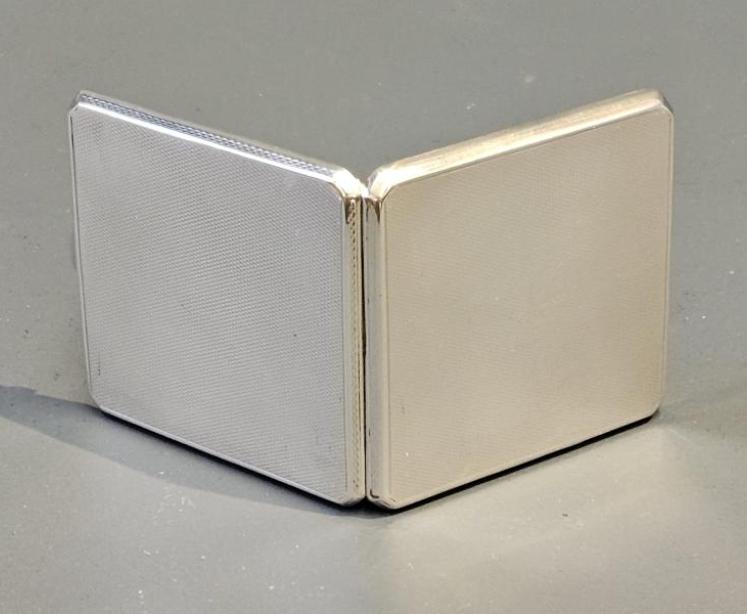 Engine Turned Silver Travelling Photo Frame - Image 2