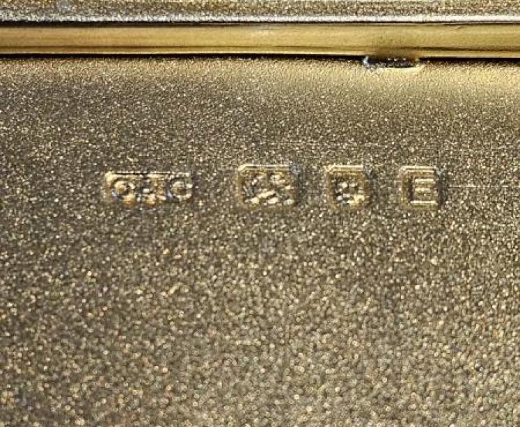 Engine Turned Silver Travelling Photo Frame - Image 3