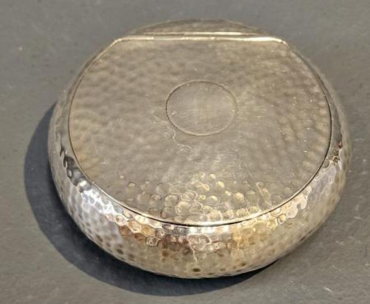 Unusual Planished Silver Squeeze Tobacco Box - Image 1