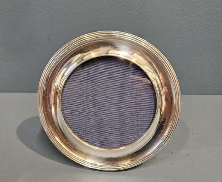 Circular Silver Photo Frame - Image 1