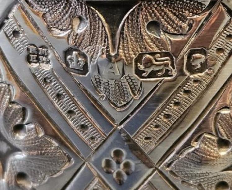 Fine Quality Victorian Quilted Silver Mug - Image 5