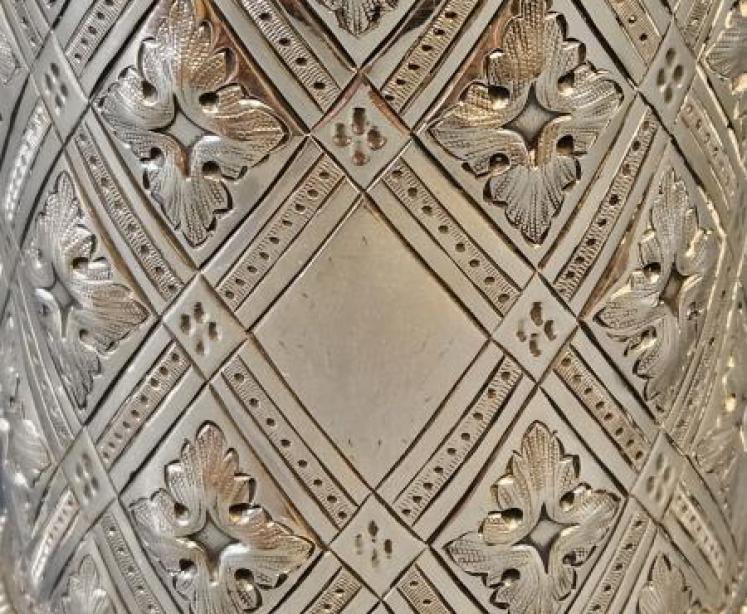 Fine Quality Victorian Quilted Silver Mug - Image 6
