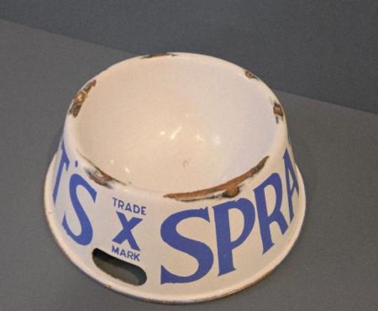 Spratt's Edwardian Large Blue and White Enamel Dog Bowl - Image 7