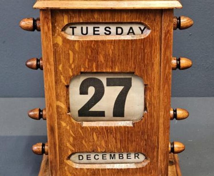 Late Victorian Oak Perpetual Desk Calendar - Image 4