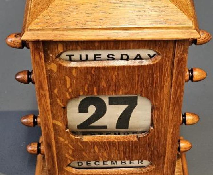 Late Victorian Oak Perpetual Desk Calendar - Image 5