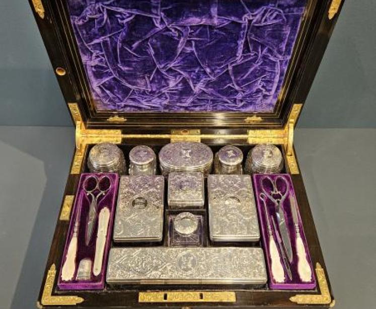 Quality Victorian Coromandel, Silver and Mother of Pearl Dressing Box - Image 2