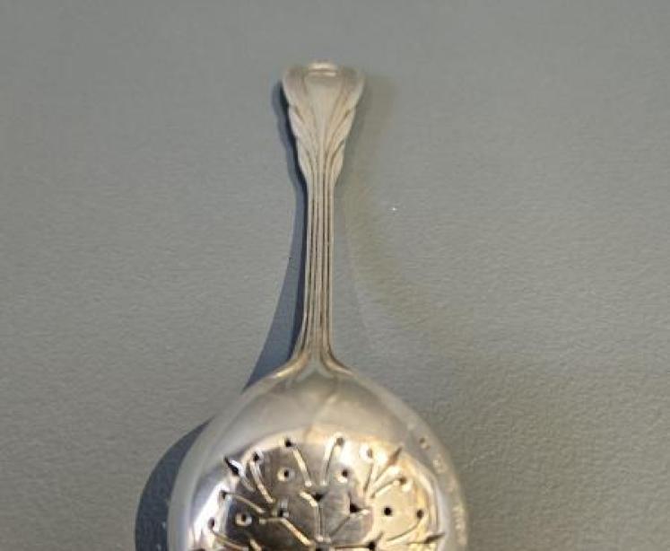 Victorian Elkington Silver Strainer  - Image 4