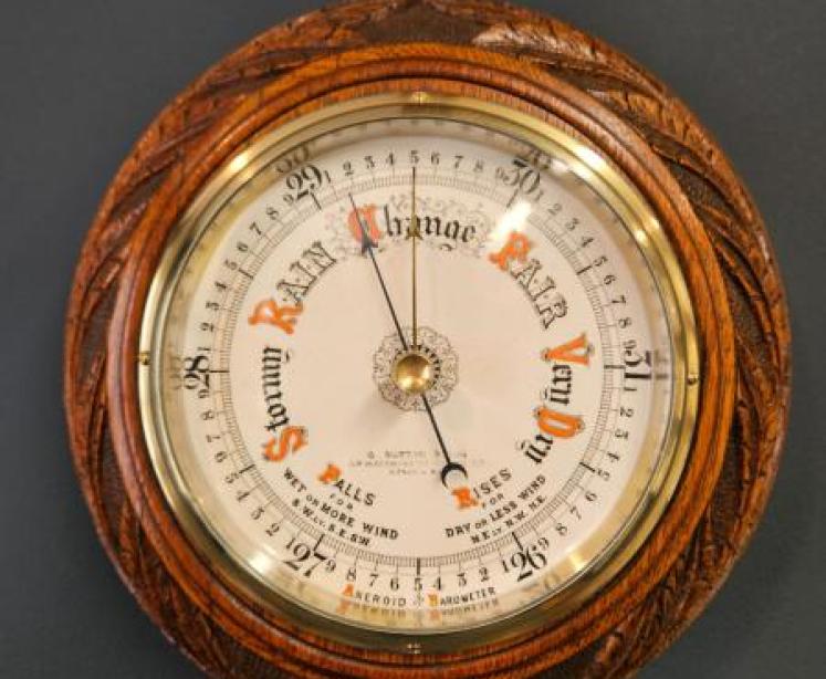 Victorian Carved Leaf and Bow Carved Oak Barometer - Image 7
