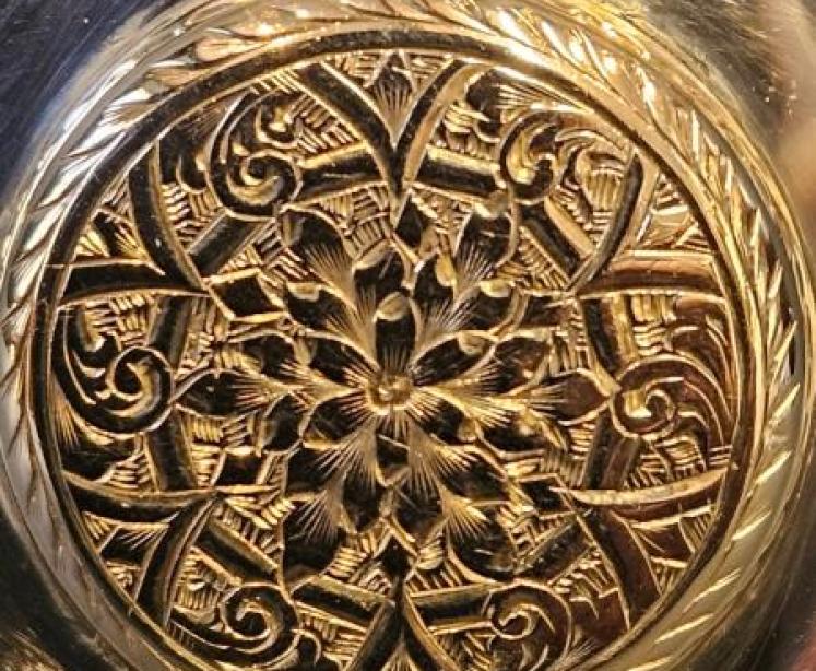 Silver and 9ct Gold Medallion Vesta Case - Image 3