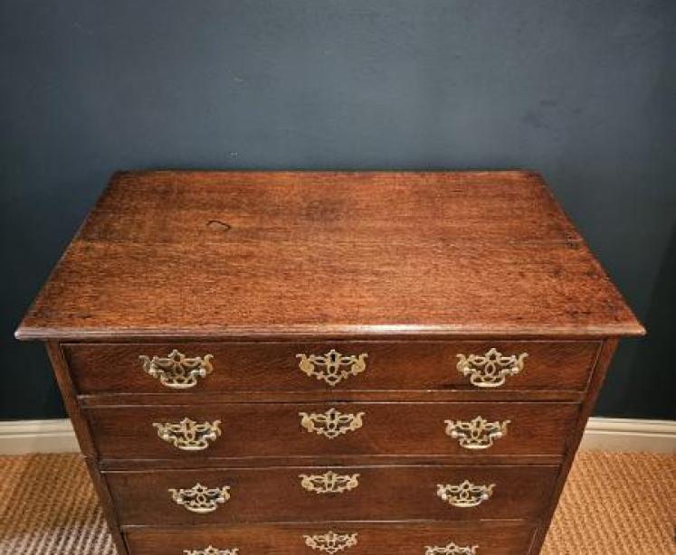 Small George III Oak Chest of Drawers - Image 2